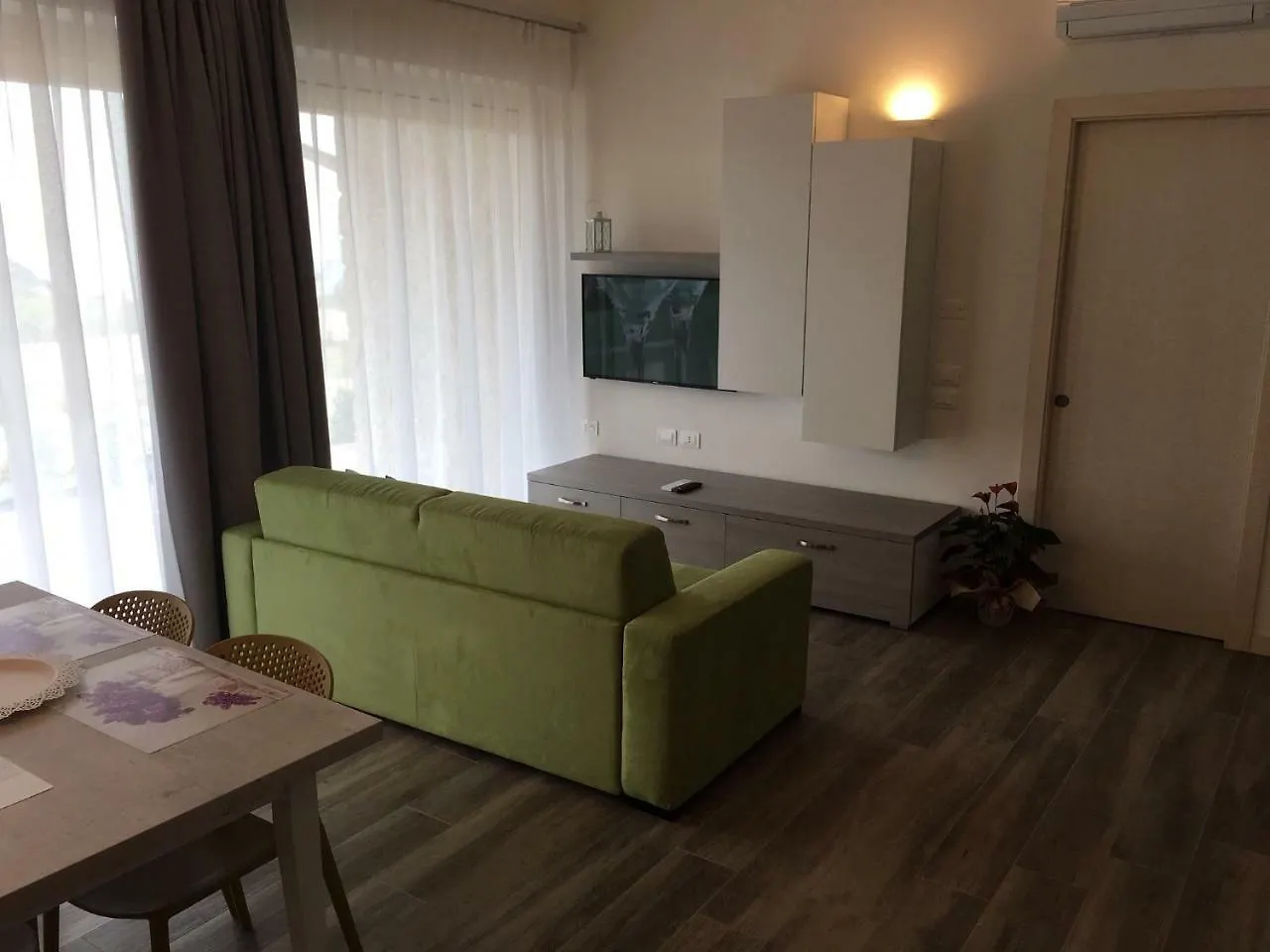 Villa Brusadela Suites Garda Garda  0*, Garda (Verona)